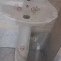روشویی بزرگ با پایه طول ۴۲وعرض ۵۳