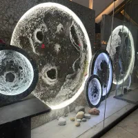 آباژور ماه نشکن به صورت تابلو و اجرا روی دیوار