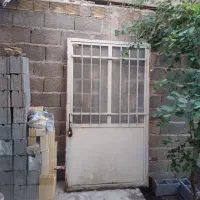 درب آهنی قدیمی سنگین سالم
