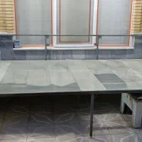 تخت شیشه‌ای