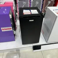 منشی  یا فروشنده تلفنی حضوری خانم