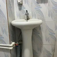 رو شویی همراه با شیر آلات سالم