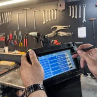 تنظیم موتور با دستگاه ۴گاز پنج گاز ویژه معاینه فنی