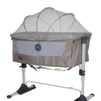 تخت کنار مادر زویه