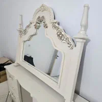 میز آرایشی و اینه و کمد