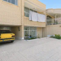 منزل ویلایی درب حیاط ۲۰۵ متر خ رباط (‌ ۴ سقف )