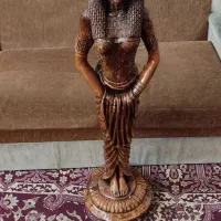 مجسمه زن مصری