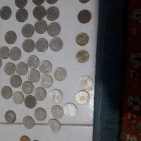 تعدادی سکه۵۰۰و۲۰۰و۱۰۰
