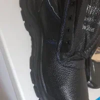 لباس کار و کفش ایمنی