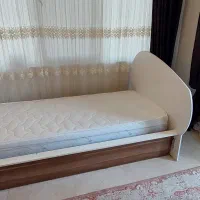 فروش تختخواب به همراه تشک بسیار سالم و تمیز|تخت و سرویس خواب|سلمان‌شهر, |دیوار