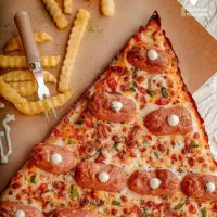 پیتزا زن و ساندویچ زن