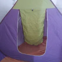 چادر مسافرتی ۹ نفره در حد نو بدون خط خش ۴۰۰۰۰۰۰ت