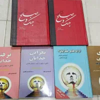 دو جلد کتاب جنگ و صلح و ۴ جلد کتاب علمی