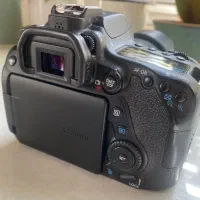 دوربین کنون D80با یک عدد لنز اضافه