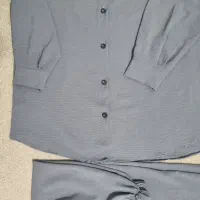 تعدادی شومیز و کت و مانتو در حد نو