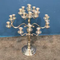 شمعدان کنار سالنی بزرگ خارجی|لوستر و چراغ آویز|تهران, شوش (باغ آذری)|دیوار