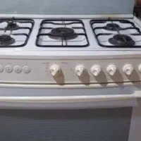 فروش یک عدد گازسفید رنگ  سینجر فر دار کارکرده