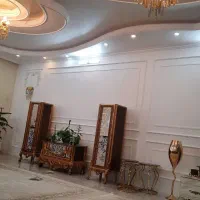 دوعدد ویترین ومیز