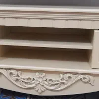 میز تی وی سالم‌سالم  بدون شکستگی