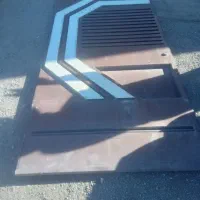 در حیاط سنگین وزن سالم بدون پوسیدگی