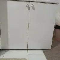 یک عدد سبزی خورد کن.یک کابینت چوبی و دو عدد تنگ