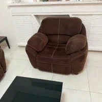 فروش مبل دست دوم چوب سالم و کیفیت خوب8میلیون تومان|مبلمان خانگی و میز عسلی|شیراز, باغ تخت|دیوار