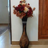 گلدان با گل نونو