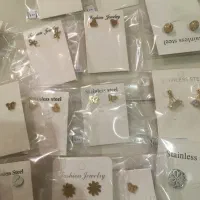 تعدادی گوشواره میخی (فروش یکجا- بعلت تغیر شغل)