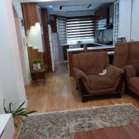 آپارتمان طبقه اول دو پارکینگه در قلب معلم