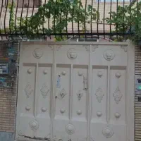 درب حیاط سالم و تمیز