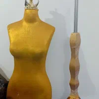 مانکن زنانه تاج دار و پایه دار