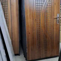 از درب پشت و جلو سی ان سی حما'م اتا'ق