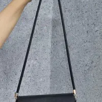 کیف زنانه|کیف، کفش، کمربند|کاشان, میدان کهنه|دیوار