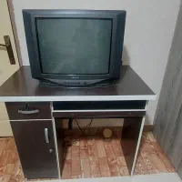 میز کامپیوتر با تلویزیون