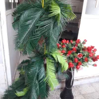 گلدان با گل مضنوعی ودرختچه مضنوعی