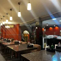 استخدام ویترس و سالن کار خانم حقوق بالا