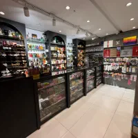 فروشنده خانم