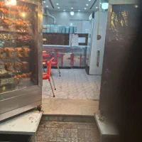 کارگر ساده در فست فود