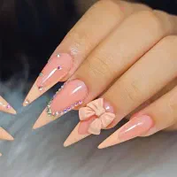 کاشت ناخن در زرقان تخفیف عیدانه