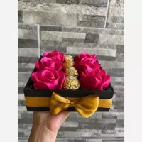 باکس شکلات با گل