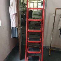 نردبان و چهار پایه پله ای