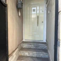 واحد تجاری راه جدا/معلم روبرو شاین