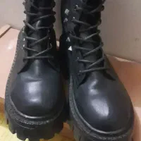 بوت دخترانه شیک و سالم در حد نو سایز ۳۹