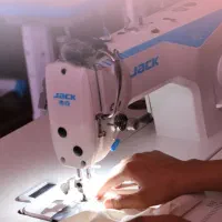 خیاط ماهر،میاندوز کار خانم،محیط شیک و تمیز