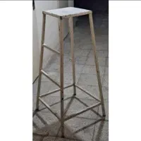 چهار پایه اهنی