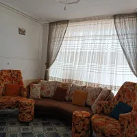 مبل ۵نفر و دو عدد پاف در حد نو