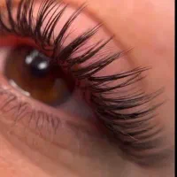 کاشت و اکستنشن مژه تخفیف ویژه