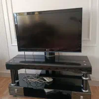 تلویزیون ۴۲ اینچ LG و میز تلویزیون
