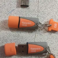 سه عدد فلش مموری در حد نو 32 گیگ و 16 گیگ