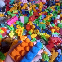 لگو اسباب بازی ۴ دسته، نیشابور